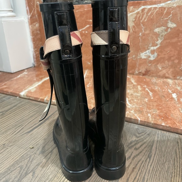 Burberry black rain boots with signature print detailed belt - Picture 4 of 5
